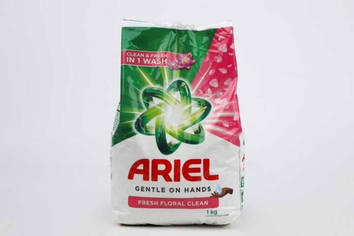 ARIEL FRESH FLORAL CLEAN WASHING POWDER 2KG